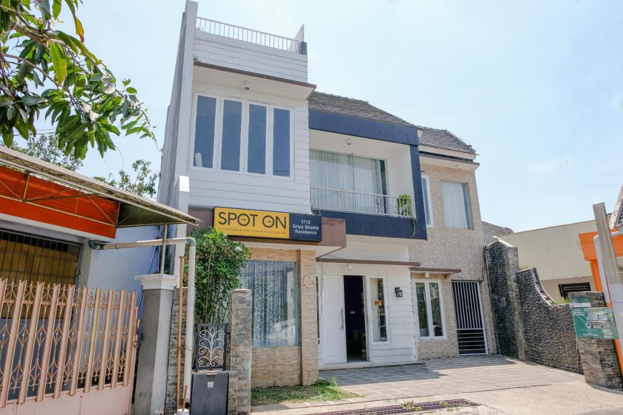 Spot On 1712 Griya Shanta Residence Malang Extérieur photo